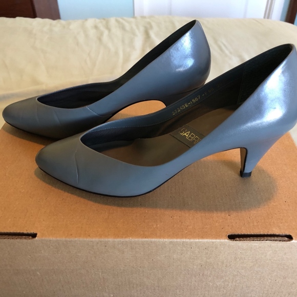 Gray Heels Size 6 - Picture 2 of 4